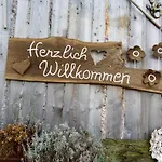 Bienwald Mit Pool Fuer 4 - 6 Personen Mit 3 Schlafzimmern Appartement Grobitz