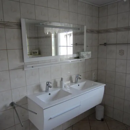 Bienwald Mit Pool Fuer 4 - 6 Personen Mit 3 Schlafzimmern 아파트 *