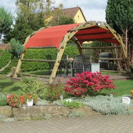 Bienwald Mit Pool Fuer 4 - 6 Personen Mit 3 Schlafzimmern Grobitz