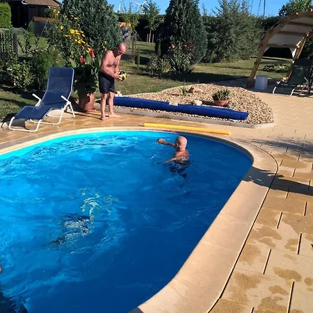 Bienwald Mit Pool Fuer 4 - 6 Personen Mit 3 Schlafzimmern *